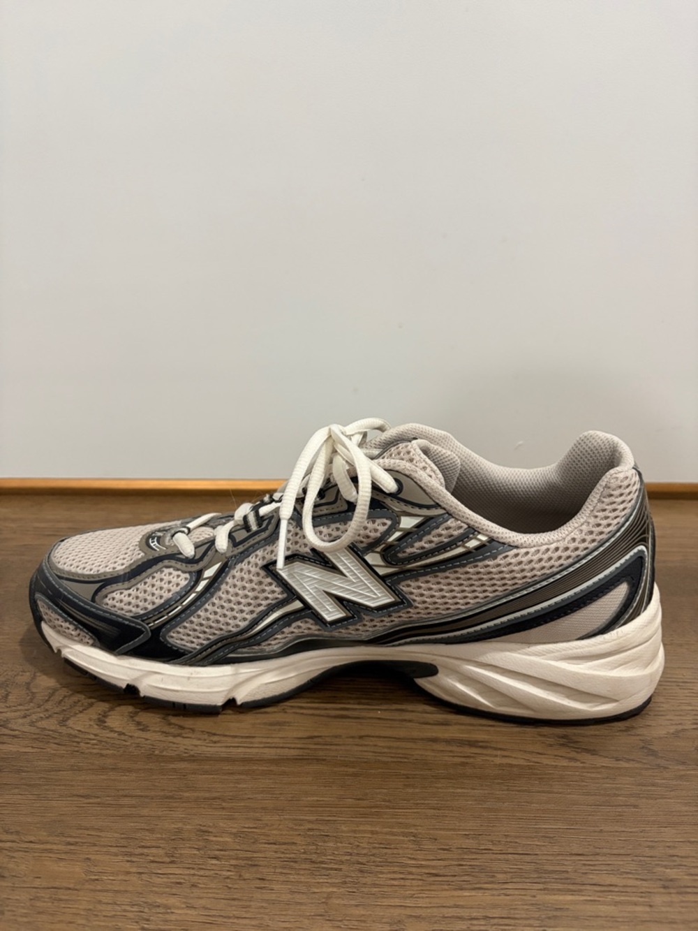 New Balance 740 Men's Cream and Gray Athletic Running Shoes - Picture 3 of 7